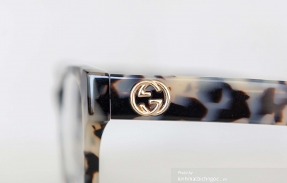 3 bước chi tiết giúp bạn phân biệt được gọng kính cận Gucci chính hãng