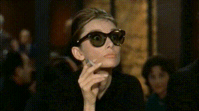 Audrey Hepburn đeo kính mắt mèo trong bộ phim kinh điểnBreakfastTiffani