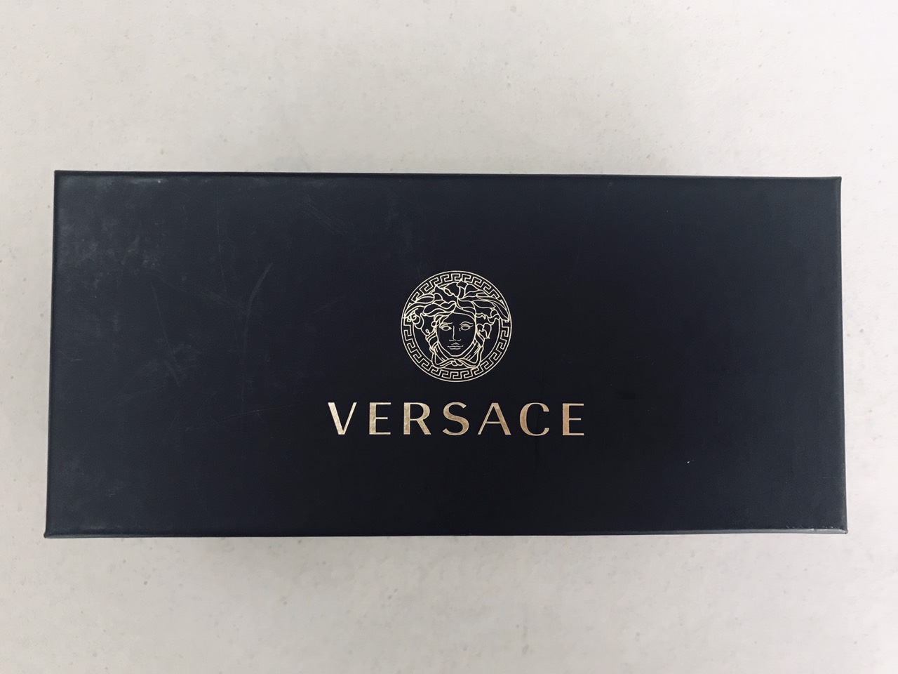 Hộp đựng sản phẩm kính Versace chính hãng