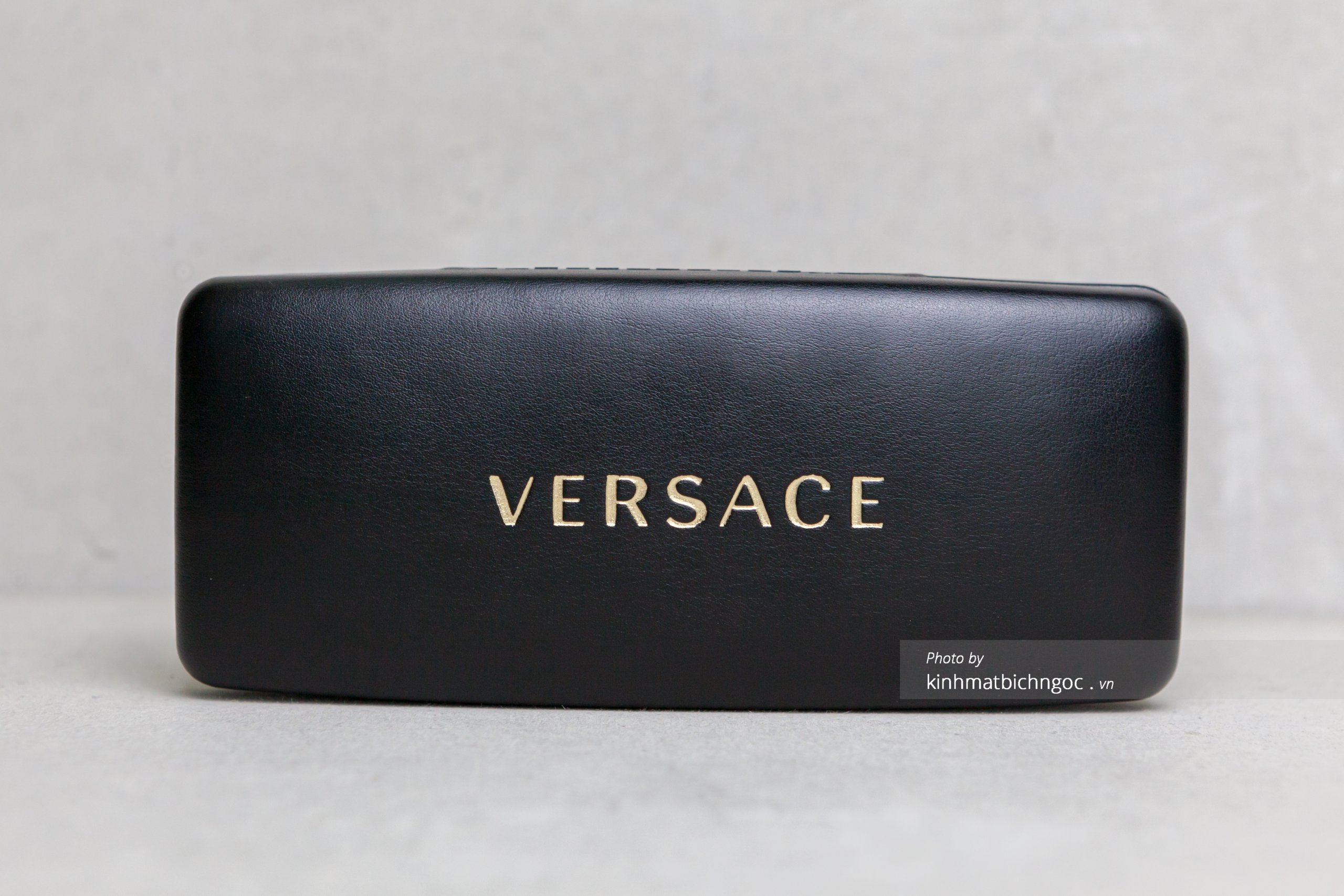 Hộp đựng kính Versace authenic