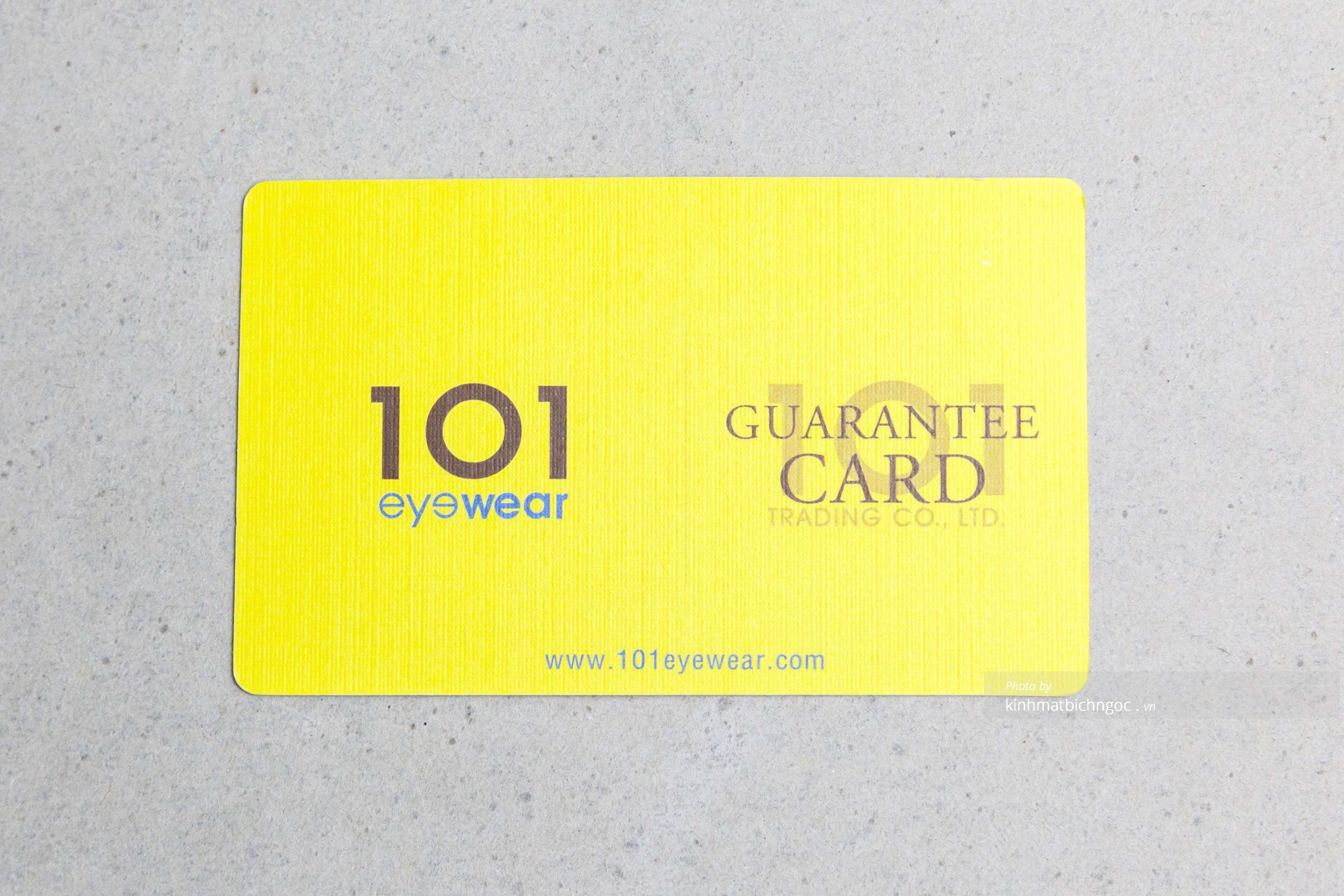 Thẻ chứng nhận hàng chính hãng của công ty phân phối kính Dolce & Gabbana